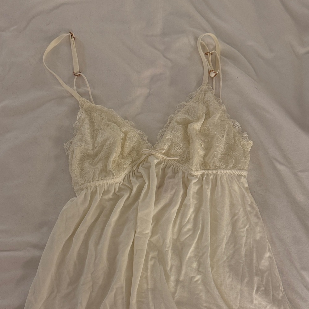 Never Worn Eberjey Elegant Cream Lace Nightgown